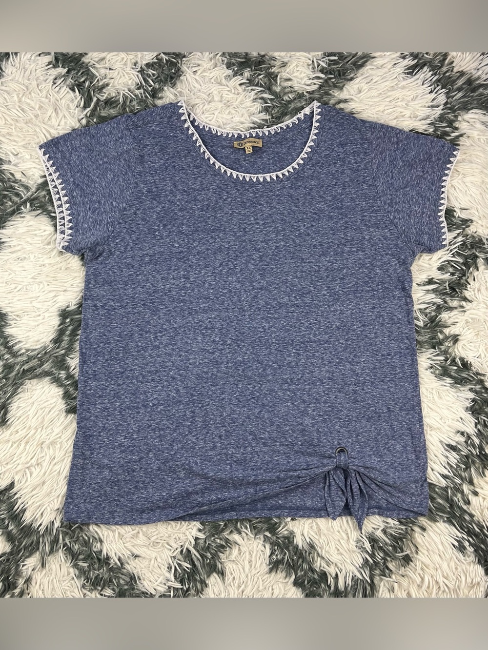 Democracy Women’s Blue Tye Bottom Blouse Size XL